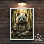 Plakatas &bdquo;Panda&ldquo; &ndash; A2 (42 &times; 59 cm), su baltu rėmeliu ir tvirtinimu