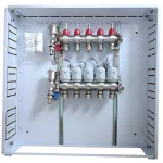 Grindinio &scaron;ildymo kolektorius 5 kontūrų su terminėmis pavaromis NC AC230V ir debitomačiais