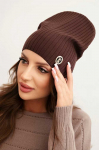 Kepurė Women's ribbed cap with a decorative button made of wool and modal ruda