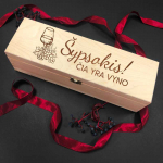 Medinė butelio dėžė "&Scaron;ypsokis - čia yra vyno"