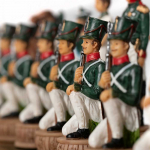 Italfama NAPOLEONAS prie&scaron; RUSIJĄ: rankomis spalvinti &scaron;achmatai su odos pakaitalo lenta ir dėtuve + &scaron;a&scaron;kės ir nardai