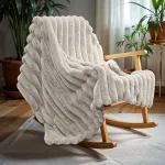 Primaviera Deluxe Dirbtinio kailio pledas Rib Rabbit Fur 150x200 cm &ndash; 500 GSM baltos spalvos