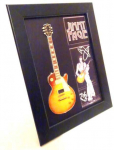 HOBi.LT Jimmy Page mini gitara rėmelyje &ndash; kolekcinė dovana Led Zeppelin fanams