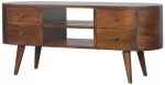 TV staliukas Artisan Furniture Apvalintų formų mango medienos TV spintelė su 4 stalčiais, ka&scaron;tono atspalvio