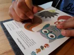 Familienmomente rinkinys kūrybai &bdquo;tingling Forest&ldquo; (1x mi&scaron;ko vaisiai, 1x mi&scaron;ko gyvūnai, 2x mi&scaron;ko žibintai) Din A5, 100% perdirbtas popierius su veltiniu ir adata