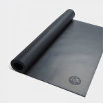 Jogos kilimėlis MANDUKA GRP&reg; Adapt Travel Yoga Mat 1,5 mm (Spalva: Carbon Juodas)