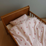 Brandmacby Mats &bdquo;Mats&ldquo; &ndash; vy&scaron;nių kaspino patalynės komplektas &ndash; 100 x 140 cm x 40 x 45 cm (MAT271)