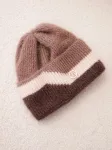 Moteri&scaron;ka beanie kepurė su dekoru, rudos spalvos