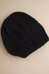 Moteri&scaron;ka žieminė kepurė beanie K462, juodos spalvos