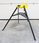 Trikojis stovas su grandininiu spaustuvu REMS Aquila 3B