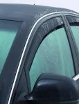ClimAir Priekiniai vėjo deflektoriai (1 komplektas) vairuotojo ir keleivio pusėms Cls003p0108d, skirti Skoda Octavia Saloon / Estate Type Nx, 5 durų, 2020-, tamsios medžiagos