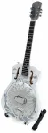 Indominiguitars Mahagoninė mini gitara, Knopfler stilius, 24,5 cm, 1:4, su stovu &ndash; kolekcinė