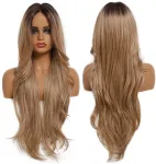 Perukas ilgais, natūraliai atrodančiais plaukais, &scaron;viesiai rudas, su "lace front"