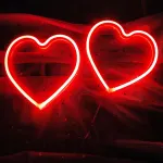 2 raudonų led &scaron;irdelių ženklų rinkinys, maitinamas baterijomis, neoninė &scaron;irdelė, valentino dienos meilės lempa vestuvėms, mergaitėms, moterų kambario sienų dekoravimui, kalėdinės valentino dienos dovanos žmonoms, 19,8 x 20,8 cm