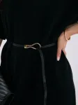 Moteri&scaron;ka laisvo kirpimo suknelė su golfo apykakle Italy Moda, juoda