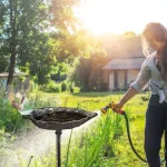 Relaxdays pauk&scaron;čių vonelė i&scaron; ketaus su smaigaliu į žemę, sodo dekoracija, lesyklėlė, vandens dubuo, 1 m auk&scaron;čio