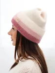 Moteri&scaron;ka beanie kepurė su rumbuotu ra&scaron;tu ir dekoru, smėlio ir tamsiai rožinės spalvos