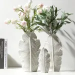 Balta porcelianinė vaza gėlėms, maža balta keraminė vaza, kambario dekoravimo estetinės vazos, palmės lapo formos, matinė klevo lapo pumpuro vaza estetinei neutraliai boho gėlių kompozicijai, dekoratyvinė vaza (s)