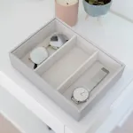Stackers Pilkas papuo&scaron;alų skyrius papuo&scaron;alų dėžutei, laikrodžiams/aksesuarams