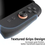 Savage Raven by Skull & Co. Standgrip, skirtas Nintendo Switch 2: mink&scaron;tas apsauginis dėklas su tekstūruotomis rankenomis, pilna apsauga ir stovas, smūgius sugeriantis, neslystantis ir įbrėžimams atsparus dangtelis, juodas