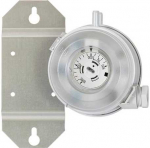 LS CONTROL slėgio jungiklis HUBA HC604 su integruotu perjungimo jungikliu. Slėgio diapazonas 100&ndash;1000 Pa. Naudojamas su &bdquo;VentilationAlarm ES332 E&ldquo;.