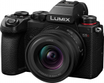 Panasonic Lumix S5D + 18-40mm