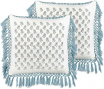 Beliani Lumarko 2 medvilninės dekoratyvinės pagalvės su gėlėmis ir kutais 45 x 45 cm baltos ir mėlynos spalvos PALLIDA!