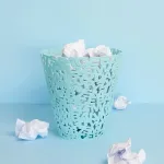 Balvi &scaron;iuk&scaron;liadėžė 'letters', turkio spalvos, originalaus dizaino, plastikinė