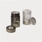 Cha Cult teemando&reg; Komorebi Skardinė 150 g Apvali su Aromo Užraktu 2 Asorti Dizainai Auk&scaron;tis 11.7 cm Skersmuo 7.5 cm