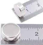 Brudazon 30 mini diskiniai magnetai 10 x 4 mm N52 stipriausio lygio neodimio magnetai itin stiprūs magnetai modelių gamybai, nuotraukoms, lentoms, skelbimų lentoms, &scaron;aldytuvams, rankdarbiams, itin stiprūs magnetiniai diskai