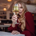 Crownly Crystal&reg; 1945 dovana 80-ajam gimtadieniui moteriai vyno taurė personalizuotos dovanos moterims dekoracija 80-ojo gimtadienio atvirukas 80 metų moters dovana moterims dovana moteriai