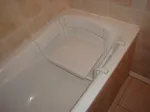 Sėdynė / sėdynė voniai su atlo&scaron;u, pagaminta Lenkijoje