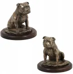Staffordshire Bull Terrier statulėlė ant medinio pagrindo