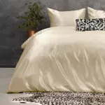 Sleeptime dirbtinio &scaron;ilko patalynės komplektas Beauty Skin Care &ndash; kreminė spalva (200x220)
