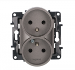 Legrand 863534 Niloe Step Dvigubas maitinimo lizdas 2x2P+Z keliems rėmams, varžtiniai gnybtai, su kontaktine sklende juoda 863534