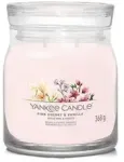Yankee Candle Rausvų vy&scaron;nių ir vanilės kvapo žvakė (rausvos vy&scaron;nios ir vanilė)