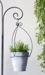 Metalinis stovas gėlėms su 2 pakabinamais vazonais &ndash; 141,5 cm