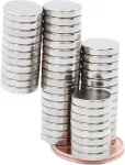 Brudazon 30 mini diskiniai magnetai 10 x 2 mm n52 stipriausio lygio neodimio magnetai itin stiprūs magnetai modelių gamybai, nuotraukoms, lentoms, skelbimų lentoms, &scaron;aldytuvams, rankdarbiams, itin stiprūs magnetiniai diskai