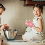 Rank&scaron;luostis Magiclulu 2 mikrobangų krosnelės pir&scaron;tinių rinkinys, vaiki&scaron;kos pir&scaron;tinės, pastorintas medvilninis pamu&scaron;alas, orkaitės pir&scaron;tinės vaikams, skirtos žaisti virtuvėje, gaminti maistą, kepti ant grotelių