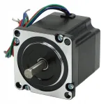 Žingsninis variklis 57bygh3302 - 1,5nm 7.5v 2.5a flan&scaron;as 57x57mm