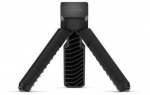 Garmin atsarginis trikojis stovas laiko ne&scaron;iojamąjį paleidimo monitorių &bdquo;Approach&reg; R10&ldquo;, kad jis būtų vir&scaron; smūgiavimo pavir&scaron;iaus