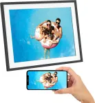 Objektyvas Agfa Photo - 17 colių didelės rai&scaron;kos skaitmeninis nuotraukų rėmelis su jutikliniu ekranu, Wifi, 32 Gb atmintimi, momentiniu nuotraukų ir vaizdo įra&scaron;ų bendrinimu - Realiview modelis - juodas