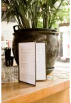 Securit &reg; A4 Crystal Bifold menu holder 32 x 23,7 x 1,5 cm, ruda (MC3-CYA4-BR2)