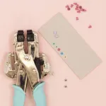 Craftelier - 50 mini metalinių žiedelių rinkinys, idealiai tinkantis scrapbooking'ui ir rankdarbiams | Tinka įvairioms medžiagoms | Dydis apytiksliai. vidinis skersmuo 3 mm, i&scaron;orinis skersmuo 5 mm - garstyčių spalvos