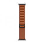 &bdquo;Apple&ldquo; 49 mm terakotos spalvos &bdquo;Alpine Loop&ldquo; laikrodis &ndash; vidutinio dydžio &ndash; juodo titano apdaila