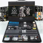 Castle Art Supplies 100 dalių pie&scaron;imo eskizų rinkinys | Grafitas, anglis, pastelė, metaliniai vandenyje tirpūs pie&scaron;tukai su lazdelėmis, smulkūs teptukai | Profesionaliems menininkams, patyrusiems menininkams | Patvarus kelioninis dėklas