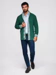 Megztinis su &scaron;aliu apykakle preppy stiliaus žalias &ndash; &scaron;ilumai ir i&scaron;skirtinumui rudens dienoms.