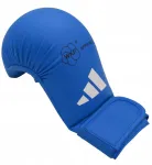 Adidas Karate rie&scaron;o apsaugos su Wkf logotipu