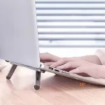 Nematomas ne&scaron;iojamojo kompiuterio stovas, sulankstomas ne&scaron;iojamojo kompiuterio pakėlėjas, reguliuojamas kompiuterio klaviatūros pakėlėjas aliumininis ne&scaron;iojamojo kompiuterio au&scaron;inimo padėklas, ergonomi&scaron;kas dizainas (sidabrinis)