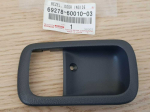 Originalus Toyota Land Cruiser 80 kairės pusės durų rankenos įdėklo rėmelis 69278-60010-03